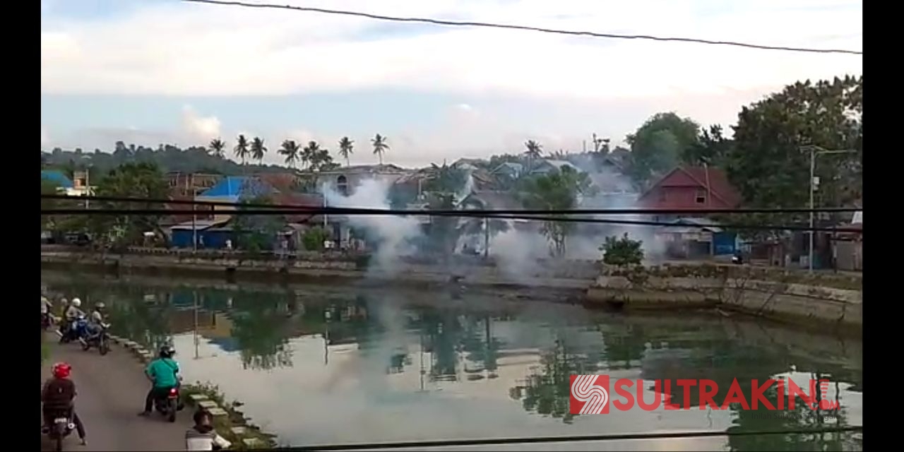 Detik-detik bentrokan dua kelompok warga di Baubau, Jumat (30/3/2018), (Foto : Doc. SULTRAKINI. COM).