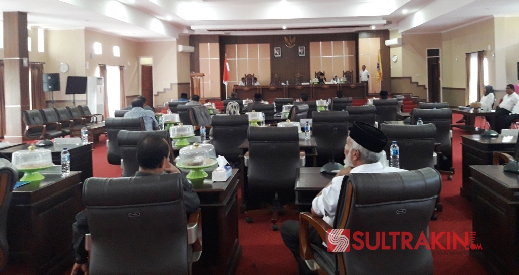 Rapat Paripurna DPRD Kabupaten Muna yang diskorsing akibat tidak kuorumnya anggota dewan, Rabu (11/4/2018). (Foto: La ODe Alim/SULTRAKINI.COM)