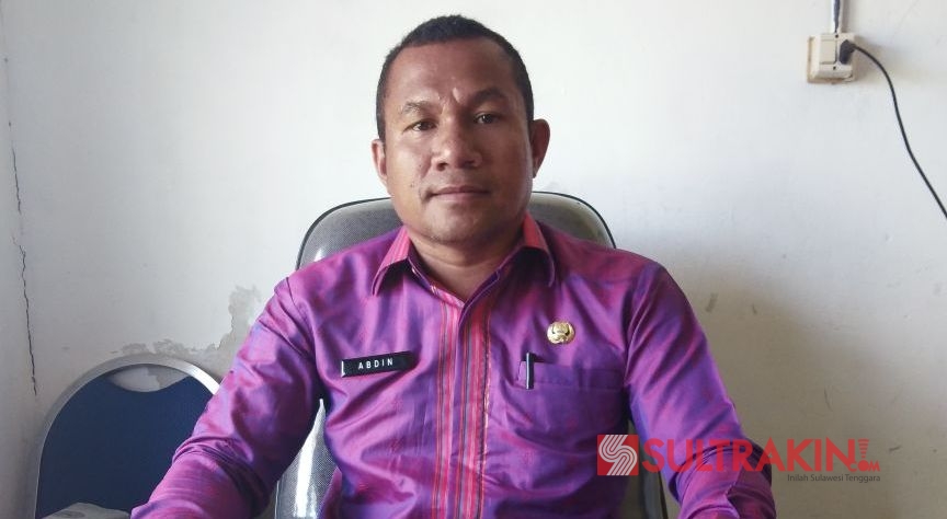 Kepala Bagian Humas dan Protokoler Sekretariat Daerah Kabupaten Muna Barat, Ali Abdin. (Foto: Akhir Sanjaya/SULTRAKINI.COM)