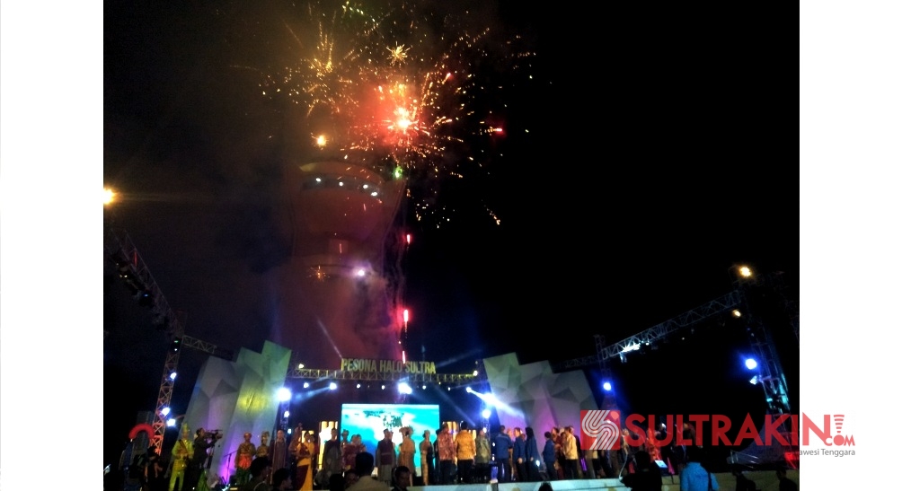 Suasana pembukaan Pesona Halo Sultra XI yang dibuka oleh Pj Gubernur Sultra, Teguh Setyabudi di Eks MTQ Kendari, Senin (23/4/2018) malam. (Foto: Nur Cahaya/SULTRAKINI.COM)