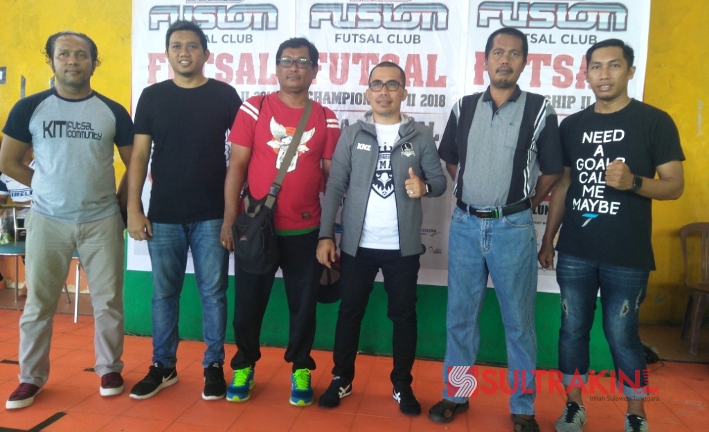 Foto bersama usai pembukaan Futsal Championship II 2018, Sabtu (28/4/2018). (Foto: Nur Cahaya/SULTRAKINI.COM)