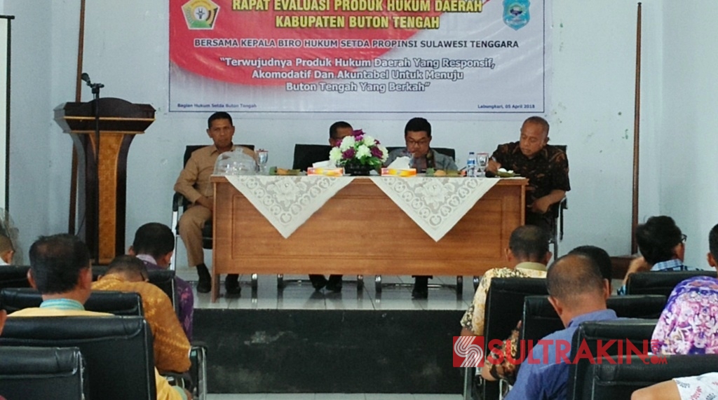 Rapat evaluasi produk hukum daerah Kabupaten Buteng, Jumat (6/4//2018). (Foto: Ali Tidar/SULTRAKINI.COM)