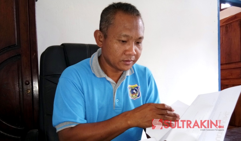 Kepala Dinas Koperasi dan UKM Kabupaten Muna Barat, Burhanuddin. (Foto: Akhir Sanjaya/SULTRAKINI.COM)