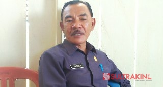 Kepala Dinas Pendidikan dan Kebudayaan Kabupaten Buton Tengah, Hasan Tali. (Foto: Ali Tidar/SULTRAKINI.COM)