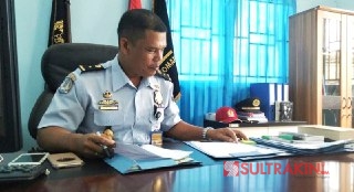 Kepala kantor Imigrasi Kelas III Wakatobi, Saroha Manullang. (Foto: Amran Mustar Ode/SULTRAKINI.COM)