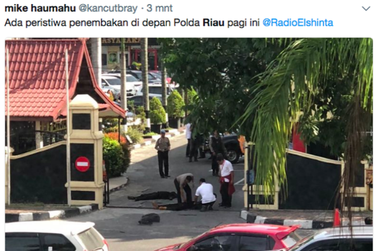 Warganet di Twitter ikut mengabarkan soal serangan terhadap Mapolda Riau yang memakan korban, Rabu (16/5/2018). (Twitter/Kancutbray)