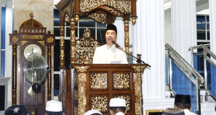 Safari ramadan 1439 H Penjabat Gubernur Sultra, Teguh Setyabudi di Masjid Al Alam, Senin (21/5/2018). (Foto: Dok.Kominfo Sultra)