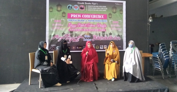 Konferensi pers Komunitas Ramadhan Project dalam kegiatannya selama Ramadan 1439 H, Minggu (13/5/2018). (Foto: Nur Cahaya/SULTRAKINI.COM)