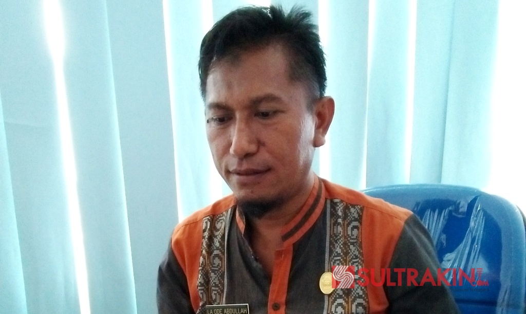 Kepala Bagian Kesejahteraan Masyarakat Sekretariat Daerah Buton Tengah, La Ode Abdullah. (Foto: Ali Tidar/SULTRAKINI.COM)