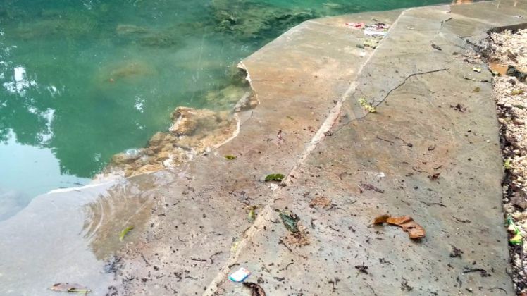 Kondisi talud yang rusak di permandian Danau Fotu, Desa Kanapa-Napa, Kecamatan Mawasangka, Kabupaten Buton Tengah. (Foto: Rahim Buton/SULTRAKINI.COM)