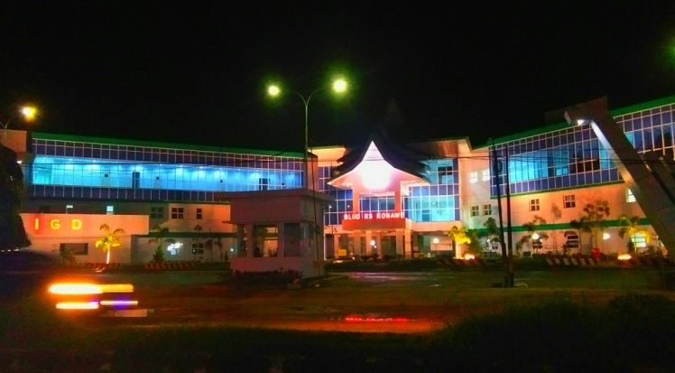 Mewahnya BLUD RS Konawe yang tampak pada malam hari, bak hotel berbintang (foto: Mas Jaya / SULTRAKINI.COM)