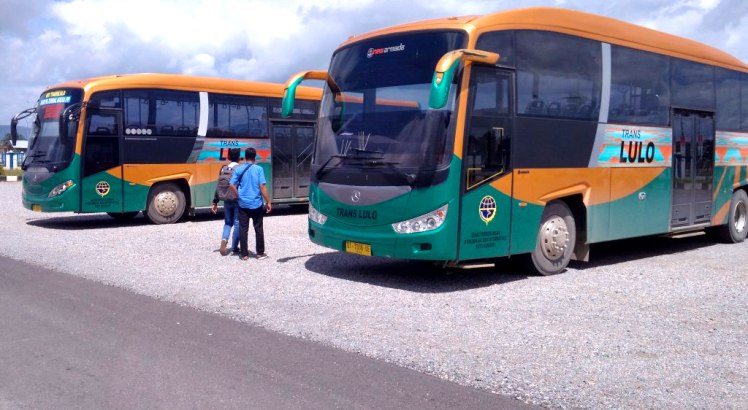 Bus Trans Lulo yang disediakan Dishub Kendari menghadapi arus mudik 2018 di Terminal Baruga. (Foto: Hasrul Tamrin/SULTRAKINI.COM)