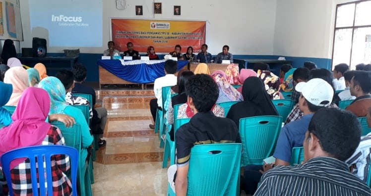 Bimtek Panwaslu Kabupaten Muna Barat terhadap P-TPS di wilayah setempat, Sabtu (9/6/2018). (Foto: Akhir Sanjaya/SULTRAKINI.COM)