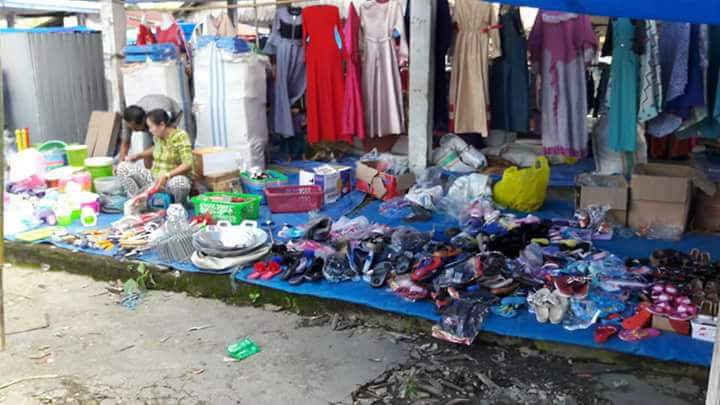 Kondisi pedagang di pasar Rate-rate, Kecamatan Tirawuta, Kabupaten Koltim, Sultra. (Foto: Hasrianty/SULTRAKINI.COM)