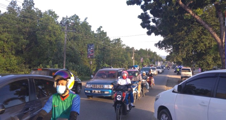 Kemacetan di salah satu jalur by pass Kota Kendari. (Foto: Hasrul Tamrin/SULTRAKINI.COM)
