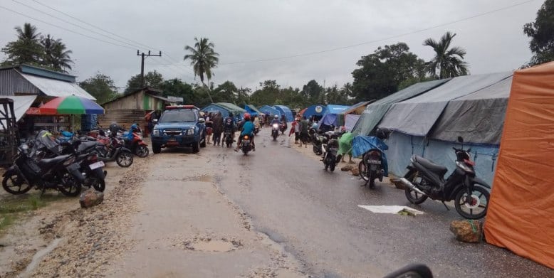 Tenda-tenda pengungsian sudah mulai disiapkan oleh pemerintah disekitar lokasi banjir di kelurahan Lepo-Lepo kecamatan Baruga (Foto : Hasrul Tamrin/SULTRAKINI.COM)