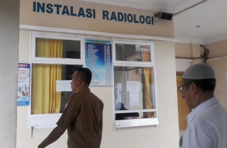 Situasi pelayanan di Instalasi Radiologi BLUD RSUD Baubau, Senin (4/6/2018). (Foto: Zarmin/ SULTRAKINI.COM)
