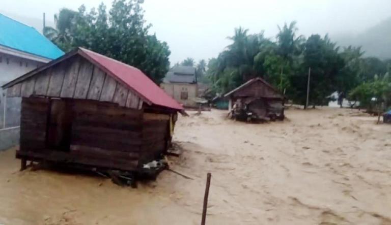 Bajir bandang di Butur, Sultra, Sabtu (23/6/2018). (Foto : Dok. SULTRAKINI.COM)