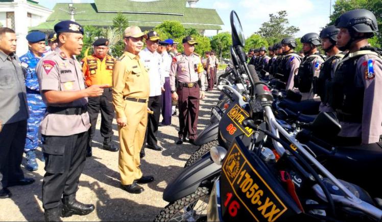 Pengecekan kesiapan personel Operasi Ketupat Anoa 2018 di halaman SSDC Kendari, Rabu (6/6/2018). (Foto: Wayan Sukanta/SULTRAKINI.COM)