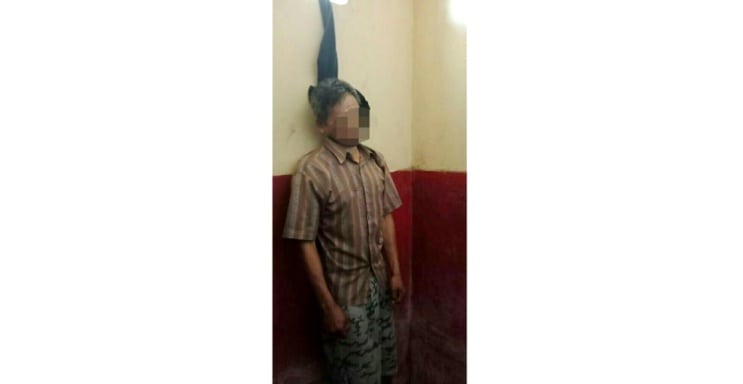 Kondisi WY saat ditemukan tewas gantung diri di toilet kantor Polsek Watubangga, Jumat (15/6/2018). (Foto: Dok.SULTRAKINI.COM)