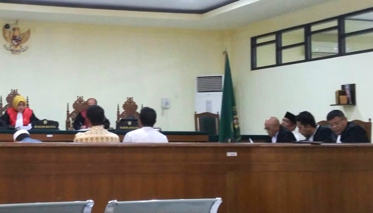 Saksi jaksa dalam sidang kasus korupsi oleh terdakwa Sahrin di Pengadilan Tipikor Kendari, Selasa (10/7/2018). (Foto: Ifal Chandra/SULTRAKINI.COM)