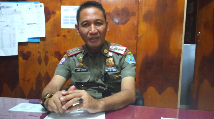 Kepala Satpol PP Kota Kendari, Amir Hasan. (Foto: Hasrul Tamrin/SULTRAKINI.COM)