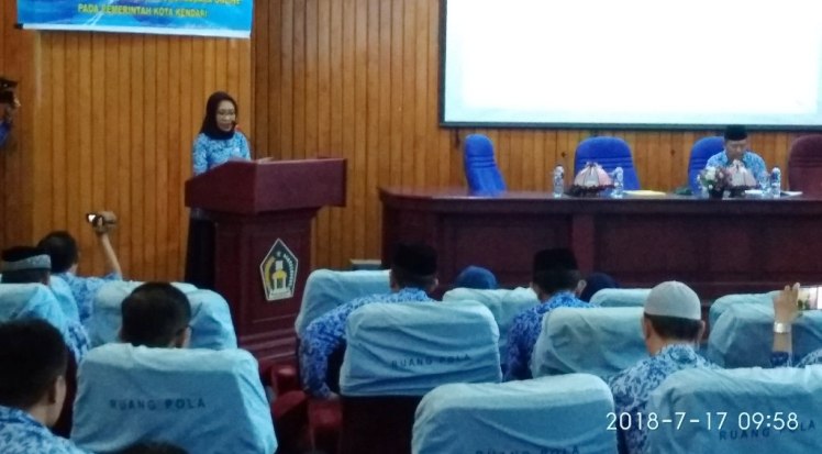 Proses peluncuran SIMDA BMD berbasis online oleh Pemerintah Kota Kendari di aula kantor Wali Kota Kendari. (Foto: Hasrul Tamrin/SULTRAKINI.COM)