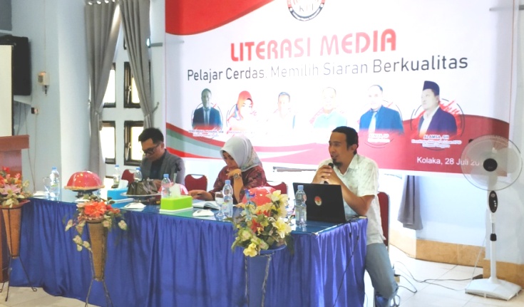 Narasumer dalam kegiatan Literasi Media oleh KPID Sultra di Kabupaten Kolaka, Sabtu (28/7/2018). (Foto: Mirwan/SULTRAKINI.COM)