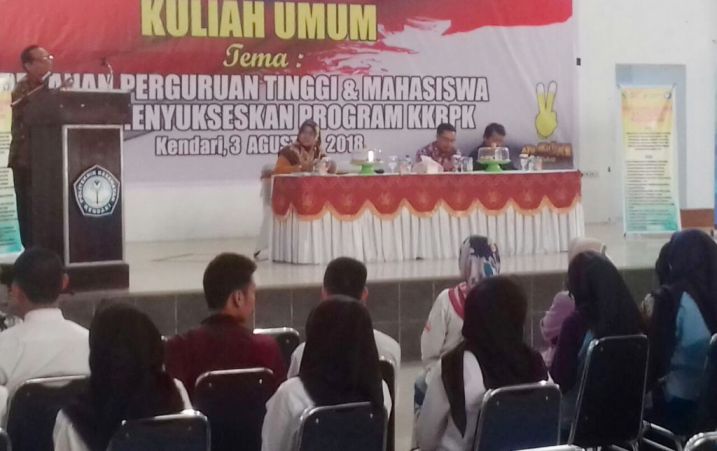 Kuliah umum BKKBN Sultra, di Poltekkes Kendari, Jumat (3/8/2018). (Foto: Hasrul Tamrin/SULTRAKINI.COM)