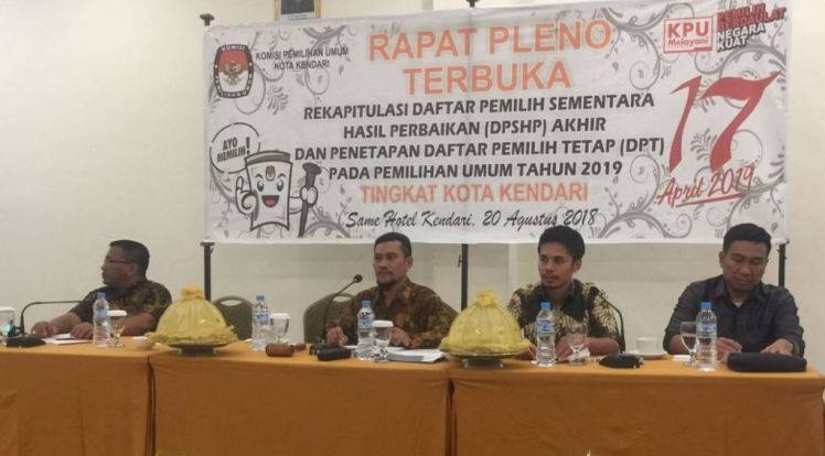 Rapat pleno terbuka rekapitulasi DPSHP akhir dan penetapan DPT pada Pemilu Tahun 2019 Kota Kendari, Senin (20/8/2018).(Foto: Dok KPU Kendari).
