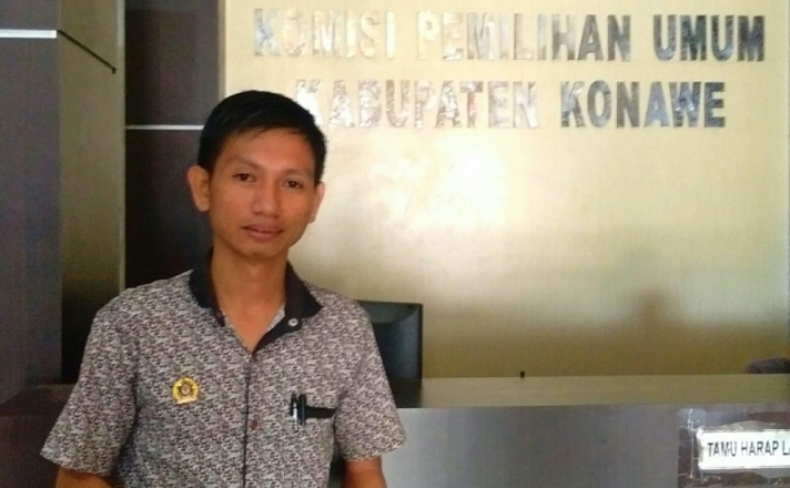 Komisioner KPUD Konawe, Andang Masnur (foto: Mas Jaya / SULTRAKINI.COM)