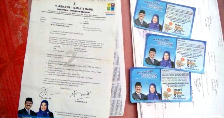 Surat pernyataan penerimaan kartu Wakatobi Bersinar yang ditandatangani oleh Bupati dan Wakil Bupati Wakatobi, Arhawi-Imiati Daud. (Foto: Amran Mustar Ode/SULTRAKINI.COM)