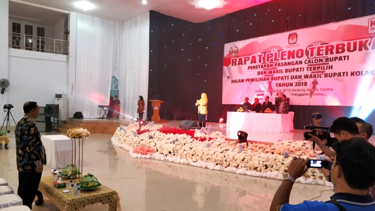 Rapat pleno KPUD Kolaka penetapan Bupati dan Wakil Bupati Kolaka terpilih periode 2018-2023, MInggu (12/8/2018). (Foto: Mirwan/SULTRAKINI.COM)