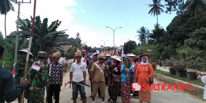 Peserta pawai kemerdekaan di Kecamatan Andoolo, Senin, (13/8/2018). (Foto: Adryan Lusa/SULTRAKINI.COM)