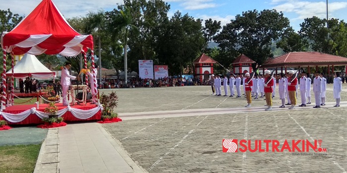 Prosesi pengibaran Bendera Sang Saka Merah Putih di alun-alun lapangan 19 november, Jumat (17/8/2018). (Foto: Zulfikar/SULTRAKINI.COM).