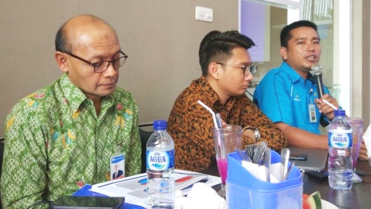 Kepala Kantor Perwakilan Bank Indonesia (KPwBI) Sultra, Minot Purwahono (kiri). (Foto: SULTRAKINI.COM)