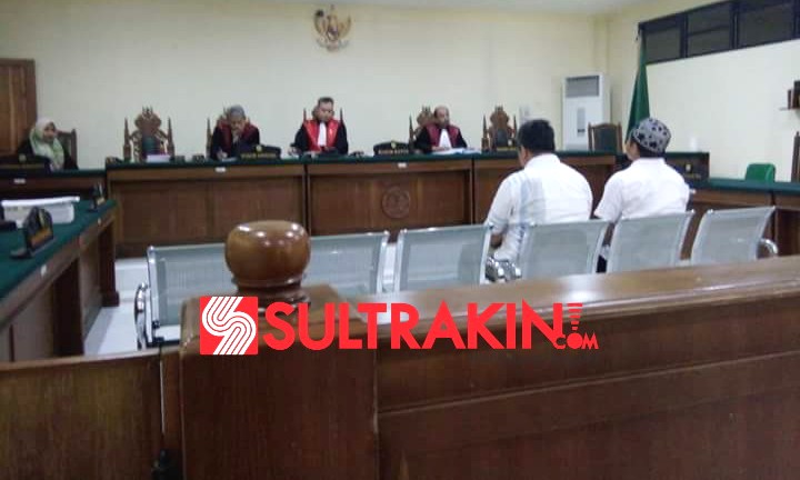 Persidangan terdakwa Armin dan Agus Salim atas kasus korupsi pengadaan speedboat Patroli Dinas ESDM Konut. (Foto: Ifal Chandra/SULTRAKINI.COM)