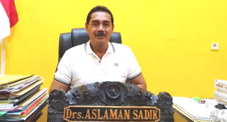 Kepala Dinas Sosial Wakatobi, Aslaman Sadik. (Foto: Amran Mustar Ode/SULTRAKINI.COM)