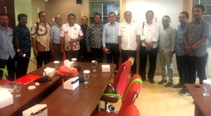 Pelaksana Tugas Bupati Buton Selatan, La Ode Arusani bersama OPD dan anggota DPRD di ruangan Dirjen PRL KKP (Foto: DKP Busel)