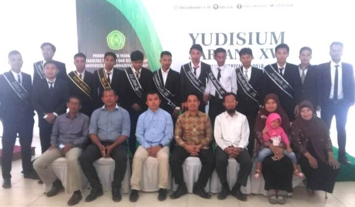 Foto bersama usai yudisium Fakultas Ekonomi dan Bisnis Islam, UMK, Sabtu (22/9/2018). (Foto: UMK)
