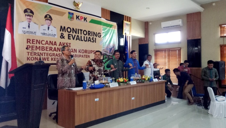 KPK RI menyambangi Kabupaten Konawe Kepulauan, Sultra untuk melakukan monitoring dan evaluasi program pencegahan korupsi. (Foto: Kalvin/SULTRAKINI.COM)