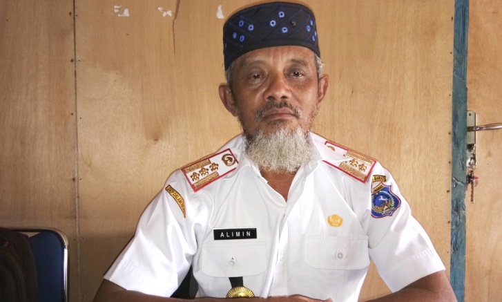 Kepala Dinas Kependudukan dan Pencatatan Sipil Kabupaten Muna Barat, Alimin Ole. (Foto: Akhir Sanjaya/SULTRAKINI.COM)