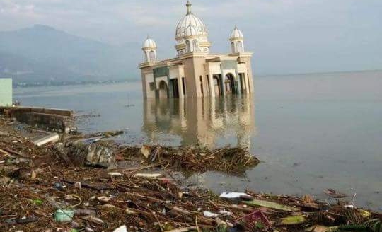 Salah satu masjid yang rusak ditepi teluk Kota Palu, Sulteng, Sabtu (29/9/2018), (Foto : Istimewa)