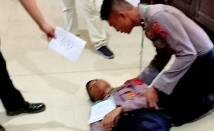 Korban penganiayaan dua anggota Bintara Polda Sultra, Senin (3/9/2018). (Foto: Istimewa)
