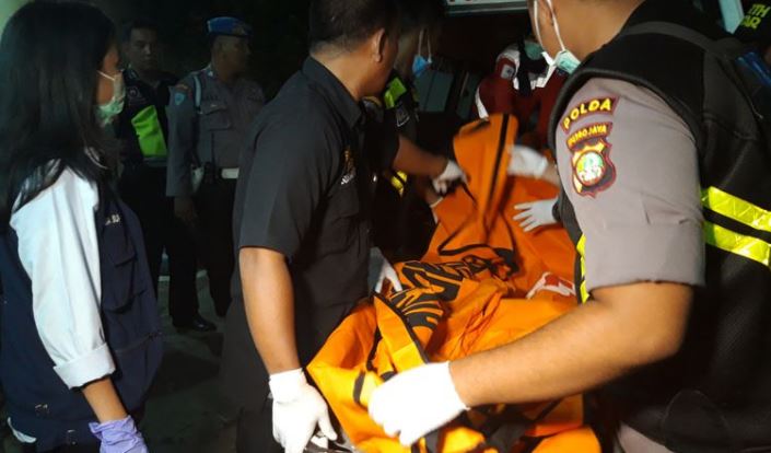 Kantong jenazah tiba di RS Polri, Kramatjati, Jakarta Timur, Senin (29/10/2018). (Foto: Kompas.com)