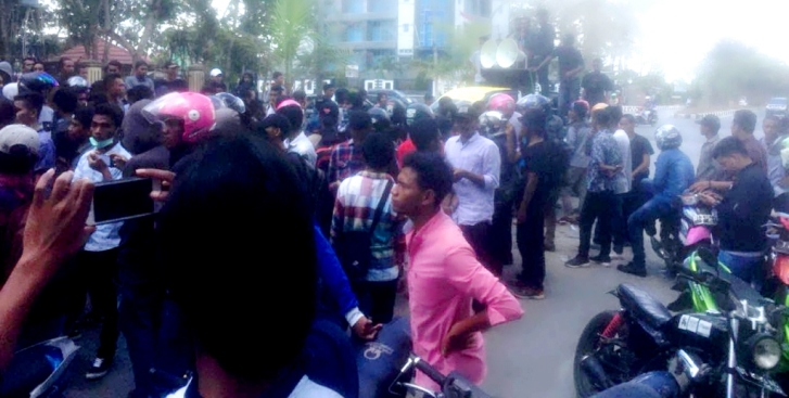 Unjuk rasa DPD JPKP Kota Kendari di Mapolda Sultra, Selasa (30/10/2018). (Foto: Istimewa)
