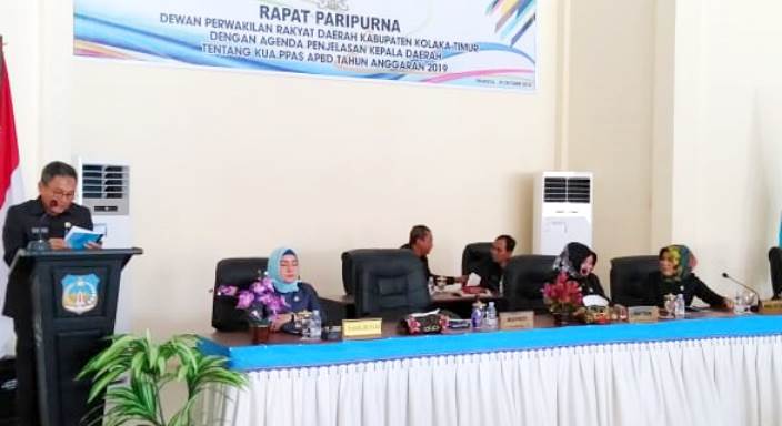 Rapat Paripurna DPRD Koltim terkait persetujuan dua raperda, Selasa (30/10/2018). (Foto: Hasrianty/SULTRAKINI.COM)