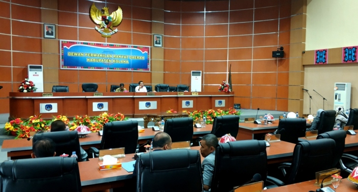Rapat pembekalan reses DPRD Kolaka, Senin (8/10/2018). (Foto: Mirwan/SULTRAKINI.COM)
