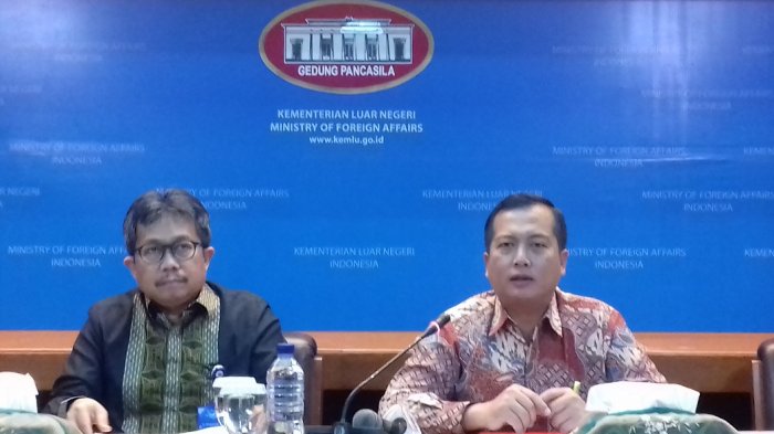 Direktur Perlindungan WNI dan Badan Hukum Indonesia (PWNI-BHI) Kemlu RI saat konferensi pers (Foto: Tribunnews.com)
