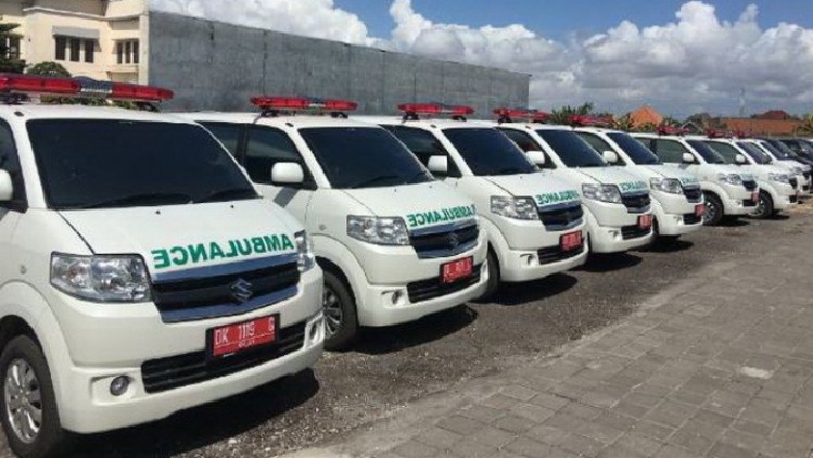 Pemkot Kendari bagikan Ambulans di Puskesmas setempat. (Foto Dok/SULTRAKINI.COM).